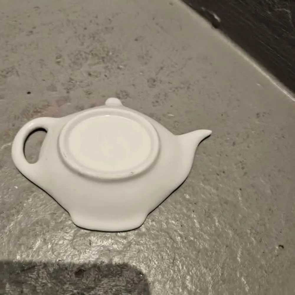 Vintage Inés Hand-Painted Ceramic Teapot Tea Bag Holder